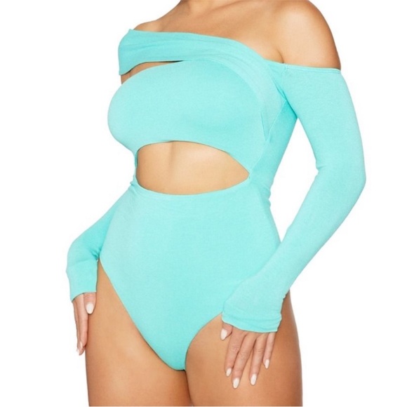 Naked wardrobe👗extra cold shoulder off shoulder cut out long sleeve bodysuit~ S - Picture 3 of 13